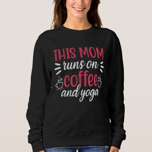 This Mom Runs On Coffee And Yoga Yogi Gym Workout  スウェットシャツ (正面)