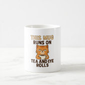 This Mug Runs on Tea and Eye Rolls – Funny British コーヒーマグカップ (中央)