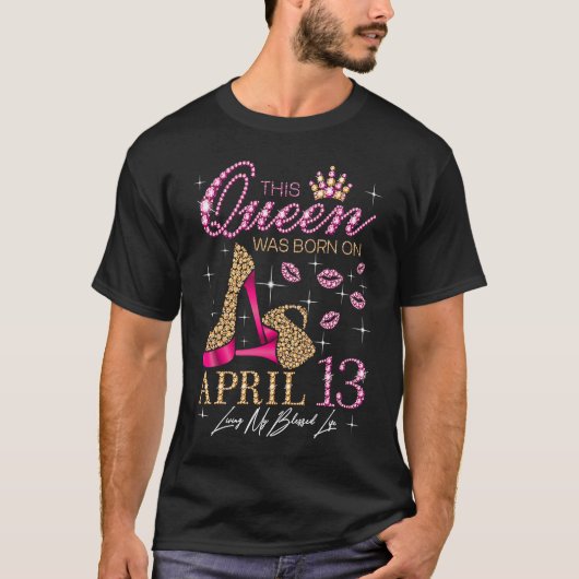 This Queen Was Born on April 13 Living My Blessed Tシャツ (正面)