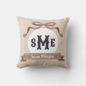 This sentence appears to be a descriptive phrase f クッション (正面)