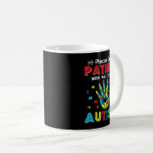 This shirt feature autism puzzle pieces makes the コーヒーマグカップ (正面右)