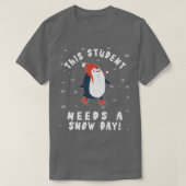 This Student Needs A Snow Day Ice Skating Penguin Tシャツ (デザイン正面)