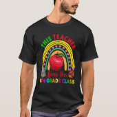 This Teacher Loves 6th Grade Class Pencil Rainbow  Tシャツ (正面)