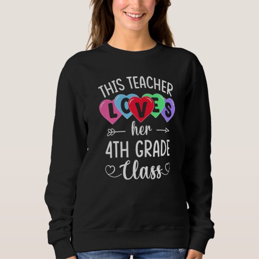 THIS TEACHER LOVES HER 4TH GRADE CLASS Shirts Vale スウェットシャツ (正面)