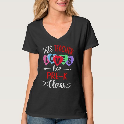 THIS TEACHER LOVES HER PRE-K CLASS Shirts Valentin Tシャツ (正面)