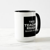 This Teacher Reads Banned Books Graphic マグカップ (正面右)