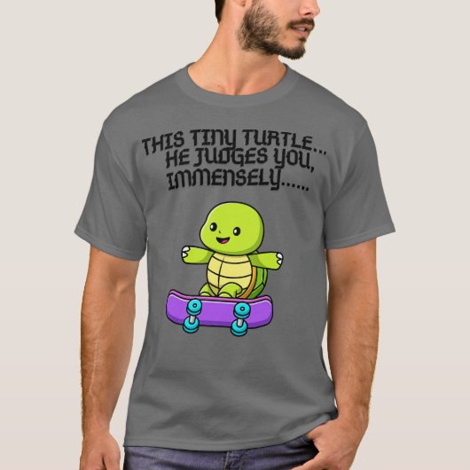 This Tiny Turtle Judges You 2 Tシャツ (正面)