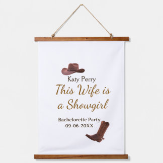 This Wife is a showgirl bachelorette party name da 吊り下げ型タペストリー