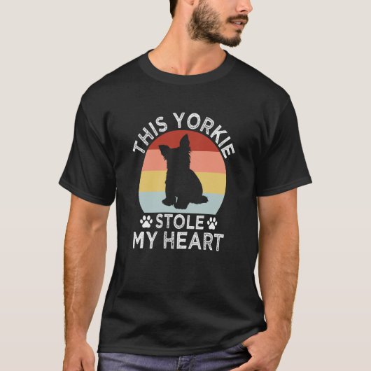 This Yorkie Stole My Heart Yorkshire Terrier Dog Tシャツ (正面)
