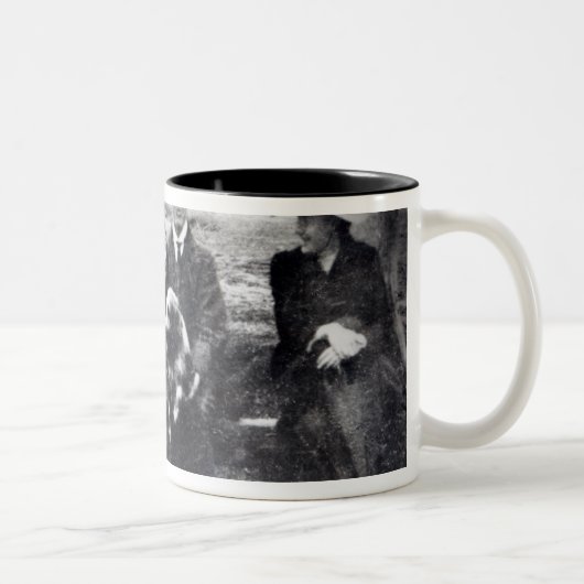 Thoby、エイドリアンのジェームスおよびLytton Strachey ツートーンマグカップ (右)