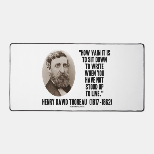 Thoreau 机に向かって座って書くより先に立ち上がって生きよ デスクマット (正面)
