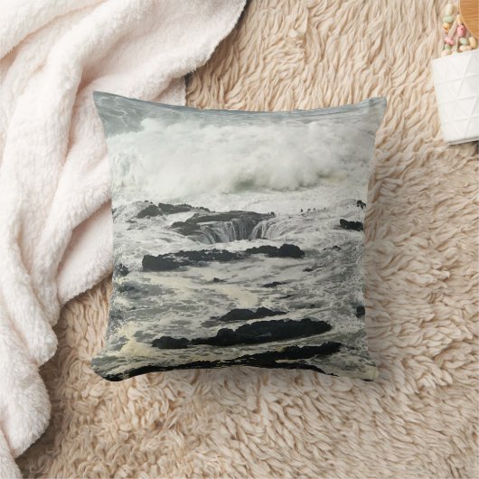 Thor's Well, Cape Permo, Oregon Coast クッション (ブランケット)