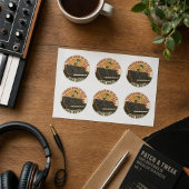 Thousands in Gear, One Note – Lustiger Synth Nerd ラウンドシール