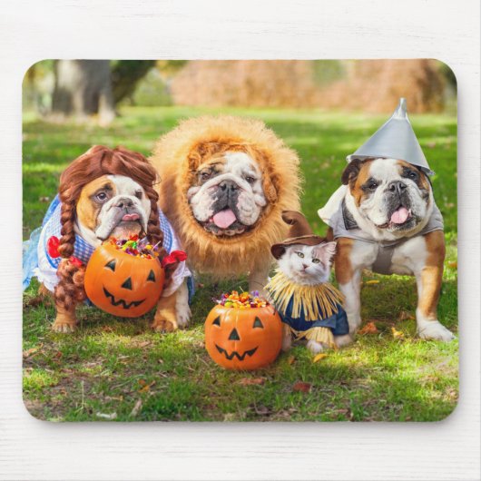 Three Bulldogs in Costumes マウスパッド (正面)