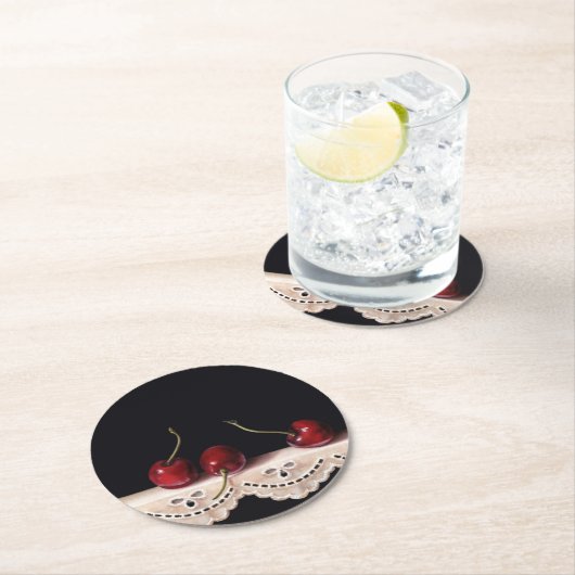 Three Cherries on lace Coaster ラウンドペーパーコースター (インサイチュ)