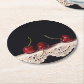 Three Cherries on lace Coaster ラウンドペーパーコースター (アングル)