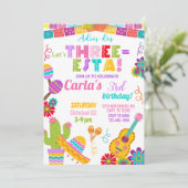 Three-esta Fiestaの女の子の3歳の誕生日招待状 招待状 (スタンド正面)