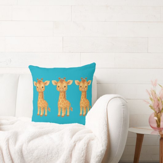 "Three Giraffe Friends" Throw Pillow クッション (ソファ)