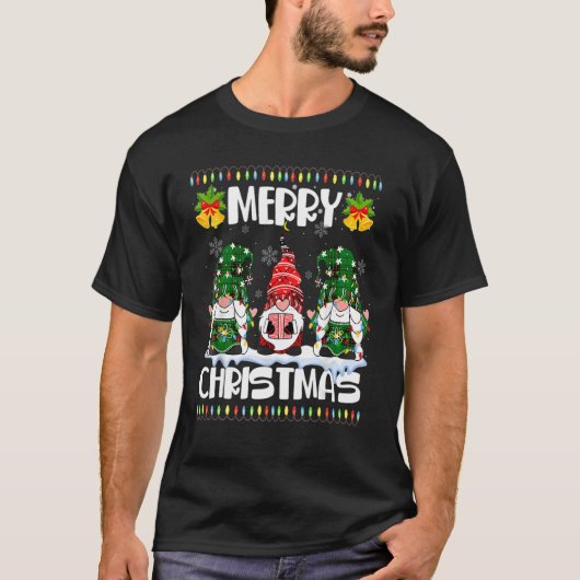 Three Gnomes Matching Family Merry Christmas Tree  Tシャツ (正面)