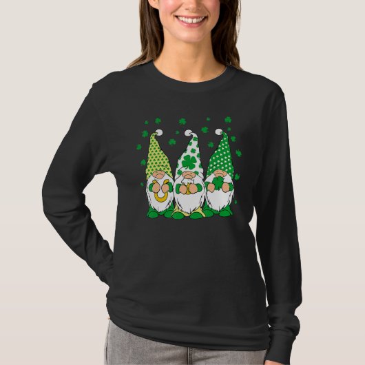 Three Green Irish Gnomes Shamrock Clover St Patric Tシャツ (正面)