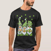 Three Green Irish Gnomes Shamrock Clover St Patric Tシャツ (正面)