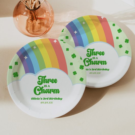 Three Is A Charm Rainbow 3歳の誕生日パーティー ペーパープレート