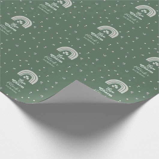 Three Is A Charm Shamrock Any Age Birthday ラッピングペーパー (角)