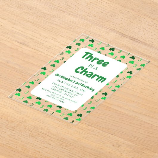 Three Is A Charm St Patrick's Day 3rd Birthday アクリル招待状 (レイダウン)