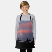 Three Riders, One Horizon エプロン (着用した状態)