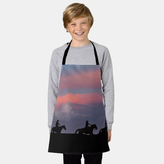 Three Riders, One Horizon エプロン (着用した状態)