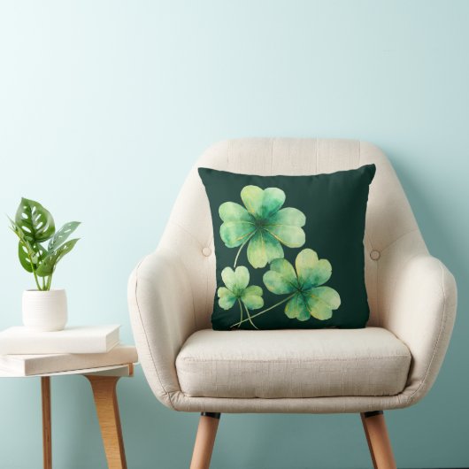 Three Shamrocks with Crossed Stems Accent Pillow クッション (椅子)