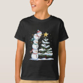 Three Snowmen Are Arranging A Christmas Tree Cute  Tシャツ (正面)
