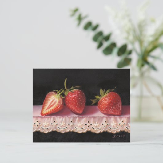 Three Strawberries on Lace Postcard ポストカード (スタンド正面)