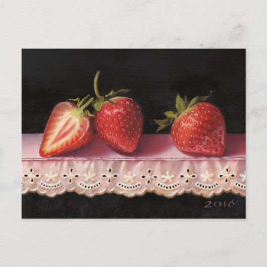 Three Strawberries on Lace Postcard ポストカード (正面)