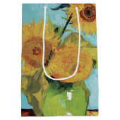 Three Sunflowers in a Vase by Vincent van Gogh ミディアムペーパーバッグ (裏面)