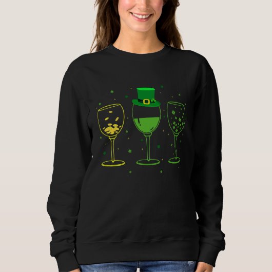 Three Wine Glasses C Shamrock St Patrick's Day Iri スウェットシャツ (正面)