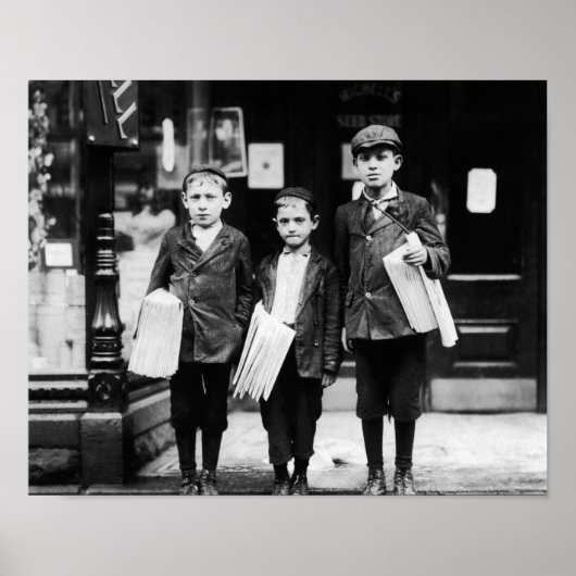 Three Young Newsies - Lewis Hine – フィラデルフィア ポスター (正面)