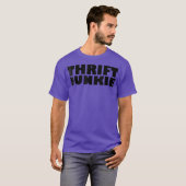 Thrift Junkie ThriftingグラフィックT型反転 Tシャツ (正面フル)