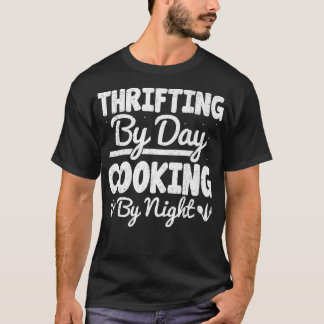 Thrifting By Day Cooking By Night Funny Bargaining Tシャツ