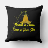 Throw Pillow 20" x 20" – Flowers for the Soul クッション (正面)