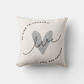 Throw Pillow – Glitter Heart Love Design | Minimal クッション (正面)