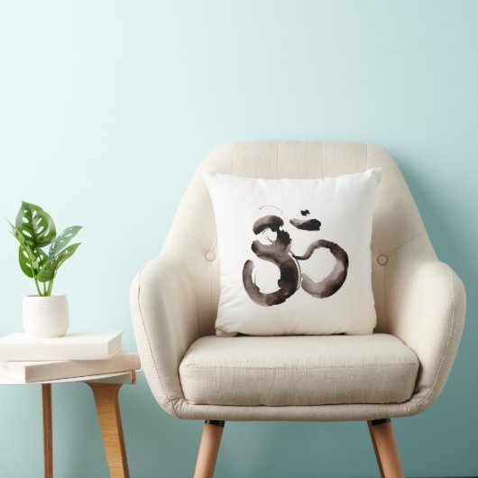 Throw pillow with Om motif クッション (椅子)