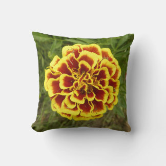 Throw Pillow With Picture Of Marigold On It クッション