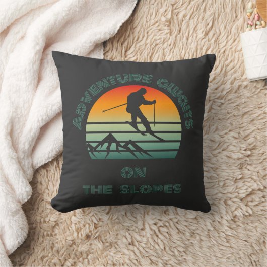 Throw Pillow with skiing design クッション (ブランケット)