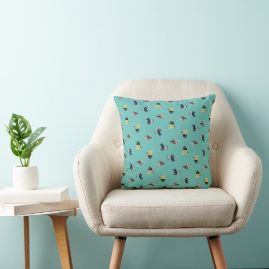 Throw pillow with tropical bird head design クッション (椅子)