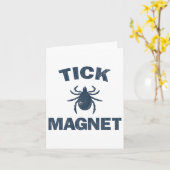 Tick Magnet Funny Camping And Hiking Bug Shirt  カード (黄色い花)
