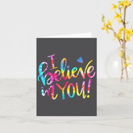Tie Dye I Believe In You Teacher Testing Day Gift  カード (黄色い花)
