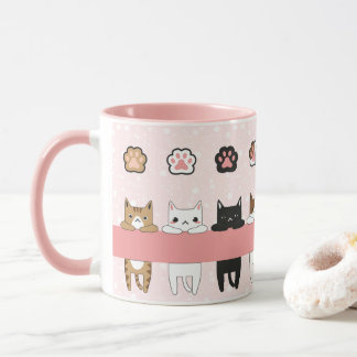 Tiernos gatitos en fondo rosa con flores マグカップ