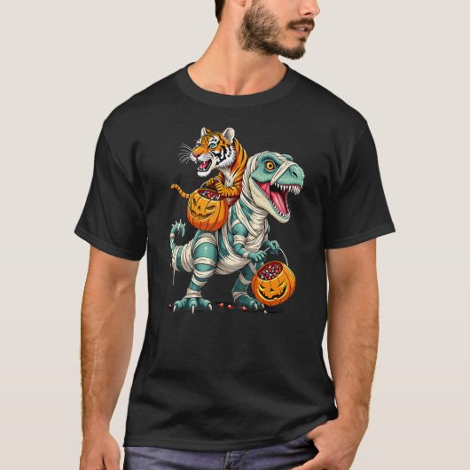Tiger Riding Mummy T-Rex Dinosaur Halloween Tシャツ (正面)