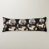 Tiger Strings – Elegant Musical Art ボディピロー (正面)